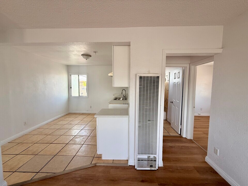 124 1/4 W 95th St, Unit 124 1.4 in Los Angeles, CA - Foto de edificio