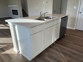 1090 Bel Aire Ct in Waukee, IA - Building Photo - Building Photo
