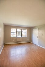 1632 W Pratt Blvd, Unit #2S in Chicago, IL - Building Photo - Building Photo