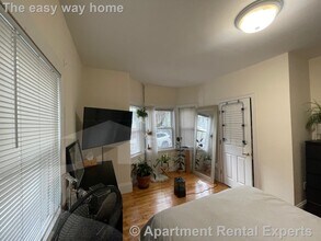 23 Hall St, Unit 1 in Somerville, MA - Building Photo - Building Photo