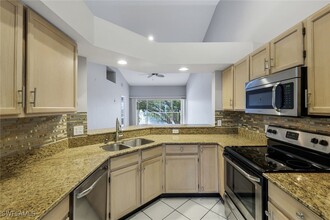 760 Wiggins Lake Dr in Naples, FL - Building Photo - Building Photo