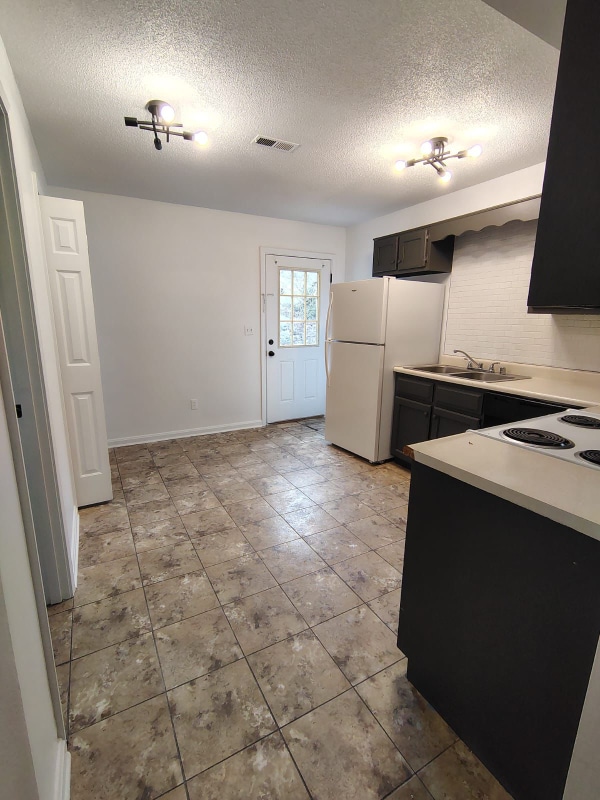 704 S 2nd St, Unit 3 in Williamsburg, KY - Foto de edificio - Building Photo