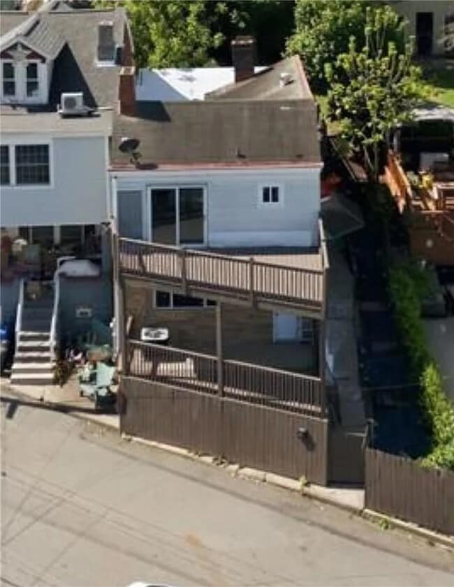 property at 2618 Sumner St