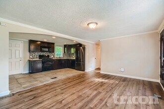 6905 Camp Valley Rd in Riverdale, GA - Building Photo - Building Photo