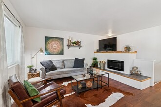 Brentwood Estates in Springfield, OR - Building Photo - Building Photo