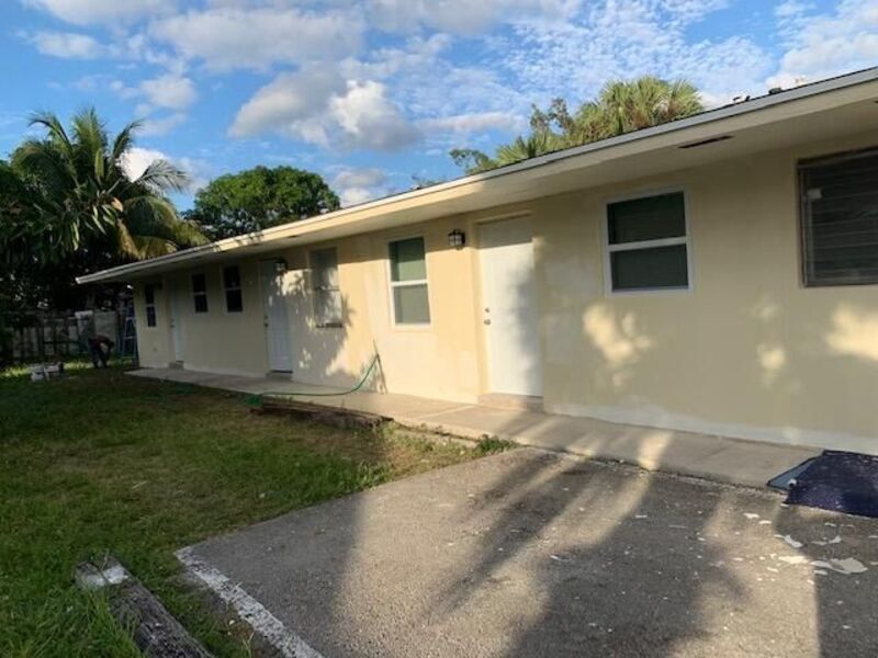 1524 AC Evans St in Riviera Beach, FL - Foto de edificio