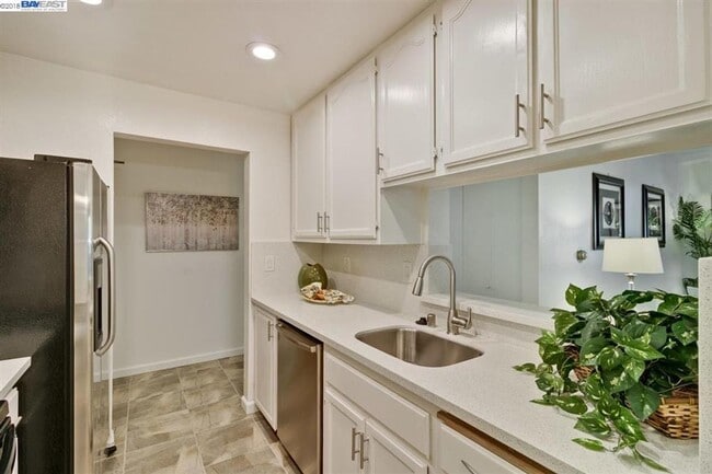 39887 Cedar Blvd in Newark, CA - Building Photo - Building Photo