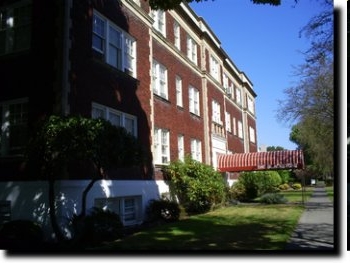 Blackstone Apartments in Longview, WA - Building Photo - Building Photo