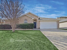 8004 Mourning Dove Dr in Arlington, TX - Building Photo