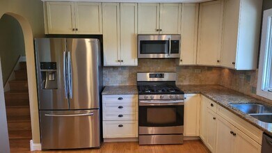 28W661 Douglas Rd in Naperville, IL - Building Photo - Building Photo