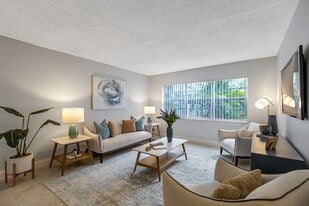 Amberstone Apartments in Pompano Beach, FL - Building Photo