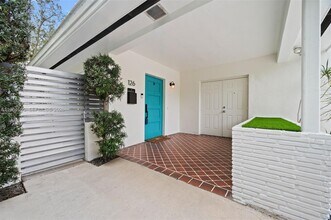126 Antiquera Ave in Miami, FL - Building Photo - Building Photo