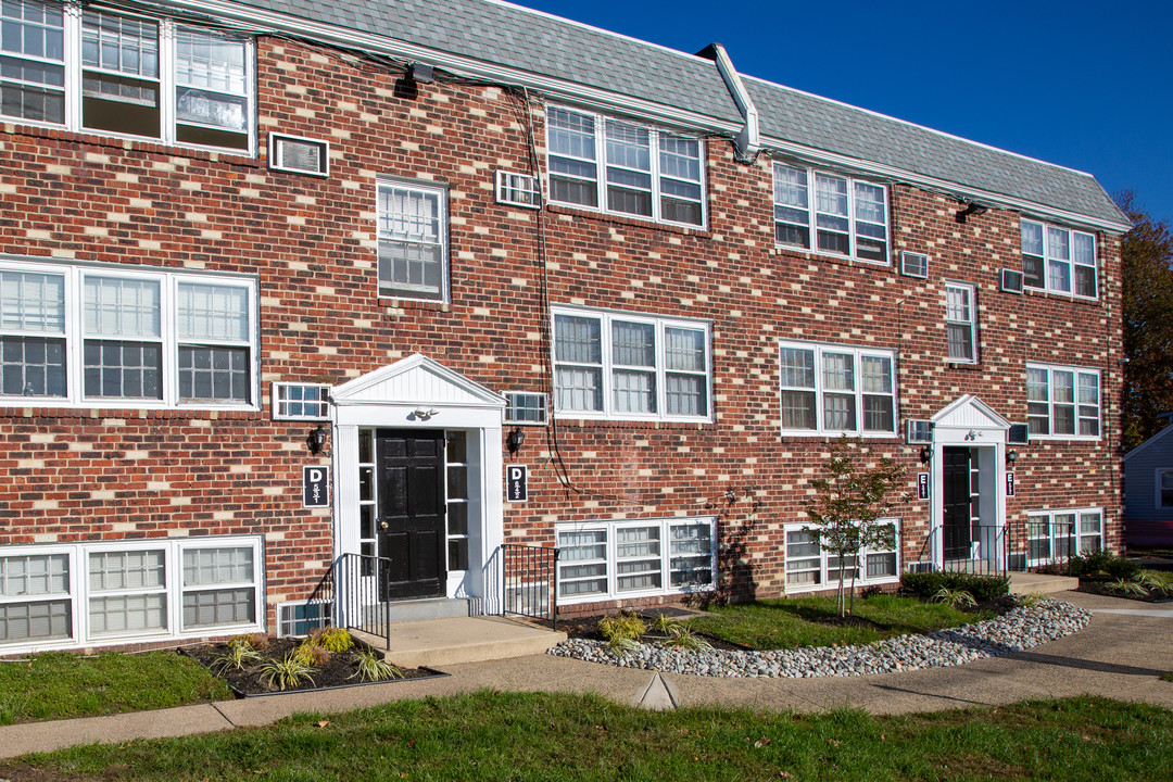 East Browning Apartments in Bellmawr, NJ - Building Photo