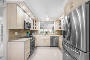 7286 Huntington Ln in Delray Beach, FL - Building Photo