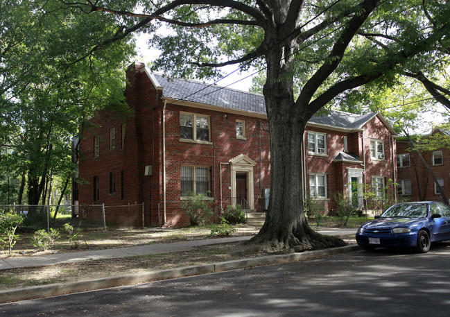 1369 Nicholson St NW in Washington, DC - Foto de edificio - Building Photo