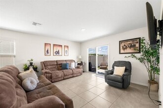 24672 NW 11th Pl in Newberry, FL - Building Photo - Building Photo