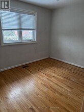 19 Robinglade Dr in Toronto, ON - Building Photo - Building Photo