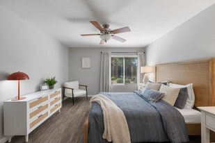 Beachwood Apartments in Anaheim, CA - Building Photo