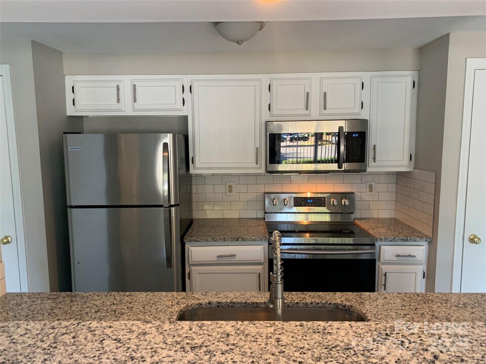 1630 Arlyn Cir in Charlotte, NC - Building Photo