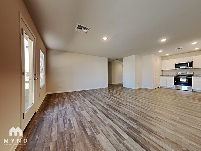 9346 W Raven Dr in Arizona City, AZ - Foto de edificio - Building Photo