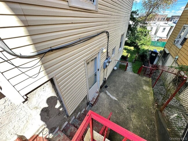 82 Waring Pl in Yonkers, NY - Building Photo - Building Photo
