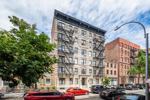 269-271 W 12th St in New York, NY - Building Photo