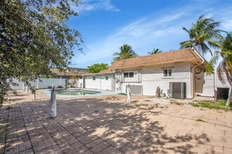612 SE 8th Ave in Deerfield Beach, FL - Building Photo - Building Photo
