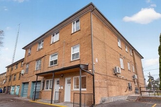 3879 Bathurst St in Toronto, ON - Building Photo - Building Photo