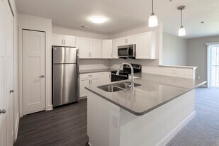 Signature Pointe Apartment Homes in Athens, AL - Building Photo