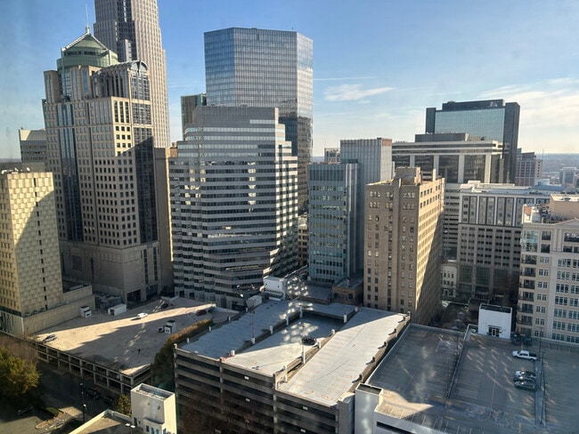 220 S Poplar St in Charlotte, NC - Foto de edificio - Building Photo