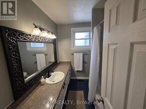 37 Montcalm Dr in Kitchener, ON - Building Photo - Building Photo