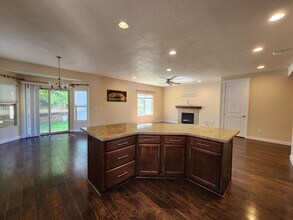 166 E Vista Way in North Salt Lake, UT - Building Photo - Building Photo