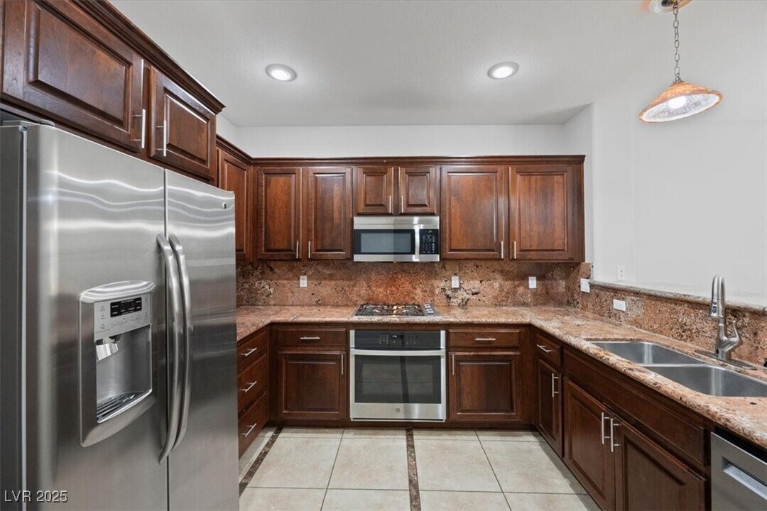 11404 Belmont Lake Dr in Las Vegas, NV - Building Photo