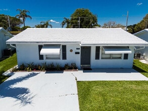 904 SW 24th St in Boynton Beach, FL - Building Photo - Building Photo