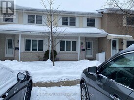 653 Albert St in Waterloo, ON - Building Photo