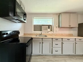 8240 Krag Dr in Hudson, FL - Building Photo - Building Photo