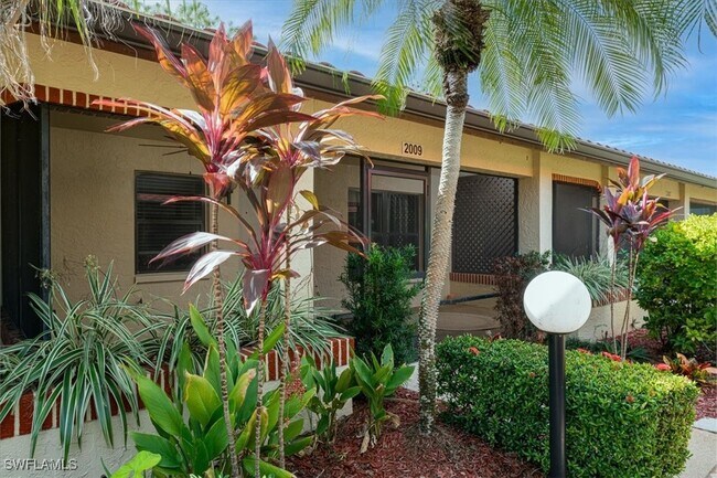 2009 Pine Isle Ln in Naples, FL - Building Photo - Building Photo