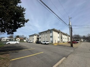 2801 Emerson Avenue in Parkersburg, WV - Foto de edificio - Building Photo