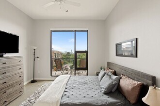 2525 S Lamar Blvd in Austin, TX - Foto de edificio - Building Photo