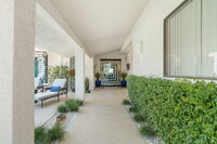 10 Lafayette Dr in Rancho Mirage, CA - Foto de edificio - Building Photo