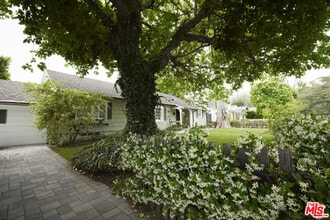 11146 Valley Spring Ln in Los Angeles, CA - Building Photo - Building Photo