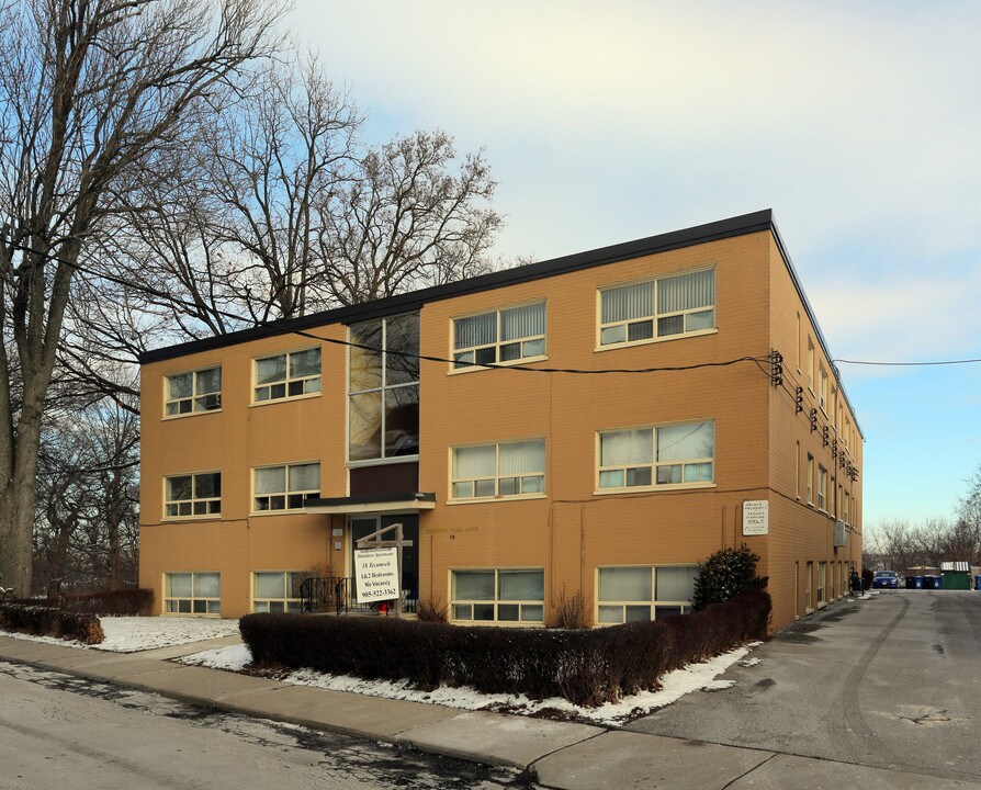 Dundurn Apartments in Hamilton, ON - Building Photo