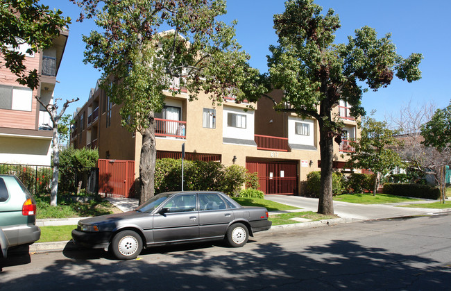 617 E Elk Ave in Glendale, CA - Building Photo - Building Photo