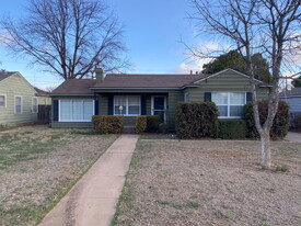 3208 26th St in Lubbock, TX - Building Photo
