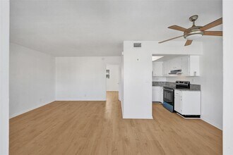 3220 NE 10th St, Unit #13 in Pompano Beach, FL - Foto de edificio - Building Photo