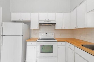 10438 High Hollows Dr in Dallas, TX - Building Photo - Building Photo