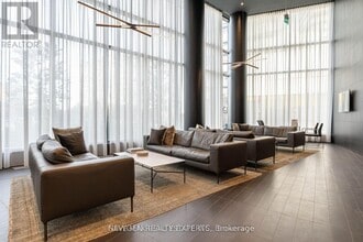 3900 Confederation Pkwy in Mississauga, ON - Building Photo - Building Photo