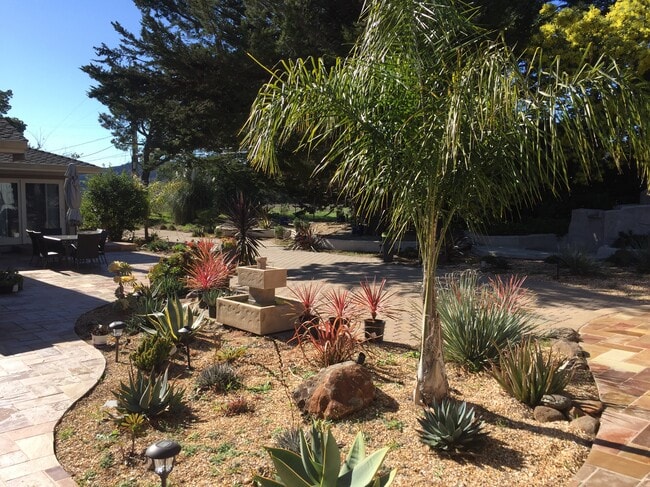 1485 Lakeview Dr in Hillsborough, CA - Foto de edificio - Building Photo