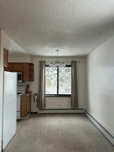 8327 Jewel Lake Rd in Anchorage, AK - Building Photo - Building Photo