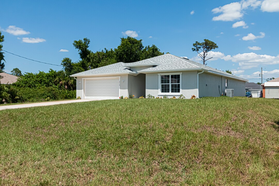 4535 Trojan St in North Port, FL - Building Photo